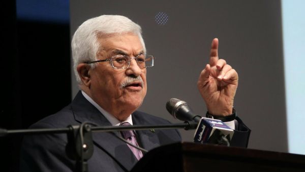 وصل "عباس" ألمانيا الخميس في زيارة رسمية يلتقي خلالها نظيره الألماني فرانك فالتر شتاينماير