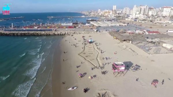 وفي سياق متصل، تحطمت نوافذ عشرات المنازل جراء القصف الإسرائيلي على غرب غزة وشرق بيت حانون.