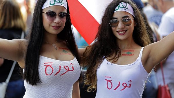 تعثر حتى الآن تشكيل حكومة جديدة يريدها الحريري من الاختصاصيين 