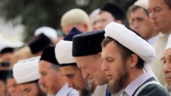  حذر مسلمو القرم السلطات الاكرانية من دس بعض المعاهد والحلقات السلفية المتطرفة في صفوف المسلمين