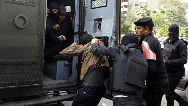  المتهم تمكن بالاتفاق مع العناصر الليبية من خطف 14 مصريا 