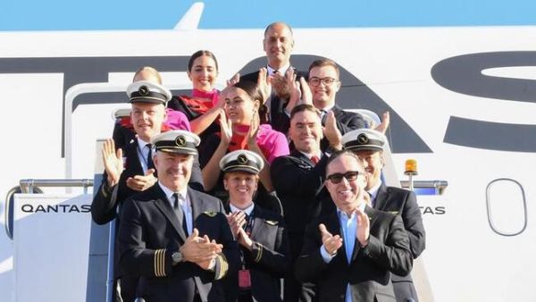 أطول رحلة مباشرة في العالم تنهي بسلام أطول رحلة مباشرة في العالم تنهي بسلام