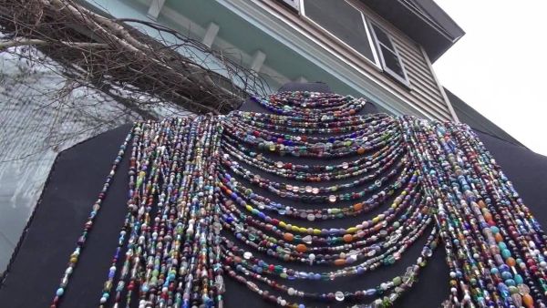 أطول قلادة تدخل موسوعة "غينيس"