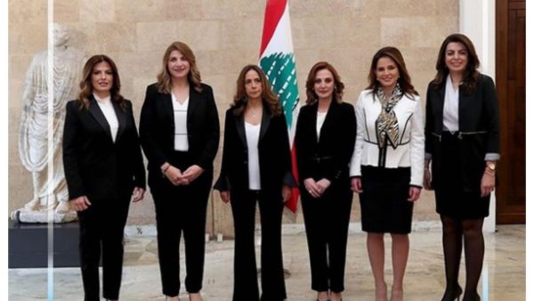 الصورة التذكارية للحكومة الجديدة بحضور الرئيس ميشال عون ورئيس مجلس النواب نبيه بري 