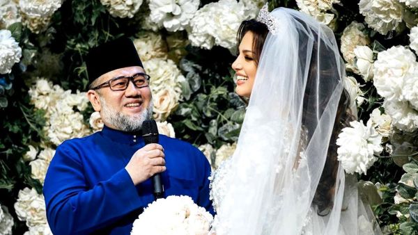 ملك ماليزيا السابق وزوجته أوكسانا فويفودينا