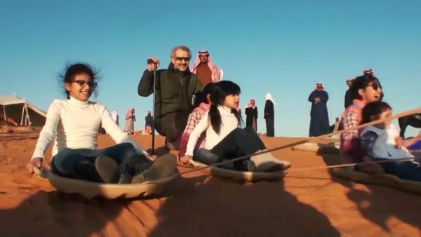 الأمير الوليد بن طلال مع حفيداته