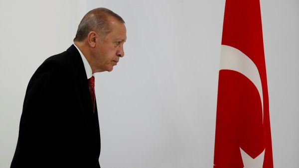 موقع تركي يكشف سبب عزل أردوغان لمحافظ البنك المركزي