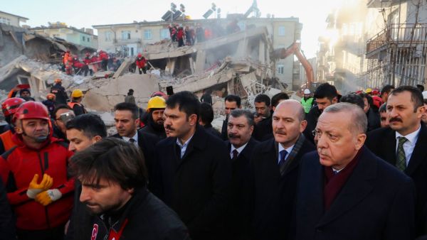 ارتفاع حصيلة ضحايا الزلزال في تركيا إلى 31 قتيلا