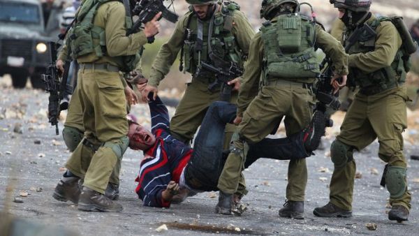 الاحتلال يعتقل 16 فلسطينيا بينهم نائب في المجلس التشريعي