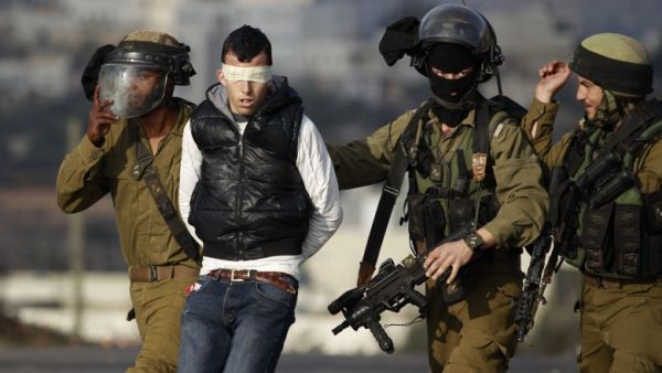 اعتقال 11 فلسطينيا في الضفة الغربية