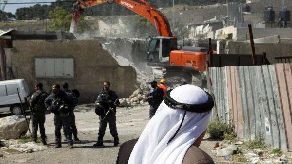 الاحتلال يهدم ممتلكات فلسطينية جنوبي الضفة