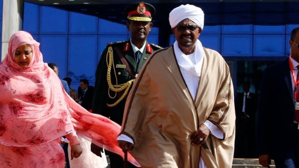 السودان يسترد عقارات من حرم عمر البشير وبعض رموزه