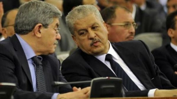 تتعلق التهم الموجهة للمسؤولين السابقين بإبرام صفقات وعقود مخالفة للقانون