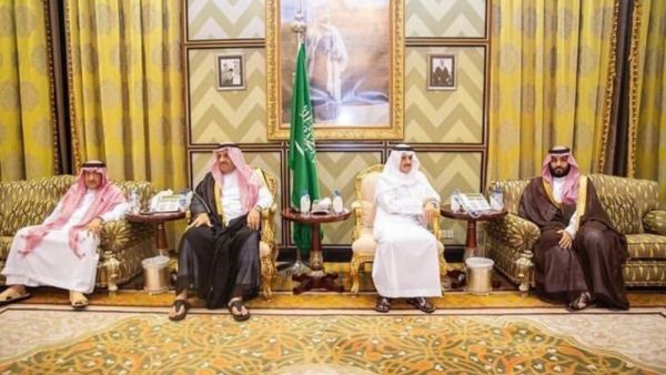 محمد ابن سلمان يعزي محمد بن نايف بوفاة والدته