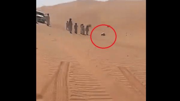 العثور على سعودي متوفى ساجدا بعد فقدانه في الصحراء (فيديو)