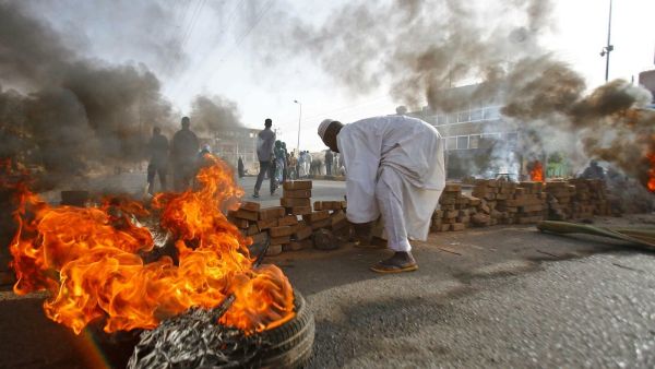 الرياض "قلقه" من الأحداث في السودان وتدعو لحوار