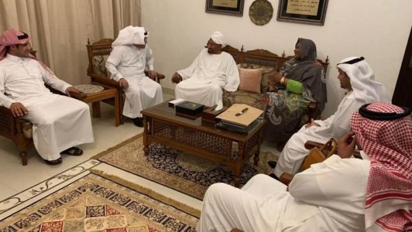 جدل عقب زياره سفير الرياض وأبوظبي للصادق المهدي