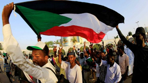 التلويح بسلاح العصيان المدني في السودان من جديد