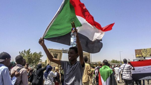 تجمع المهنيين السودانيين يدعو لإسقاط المجلس العسكري
