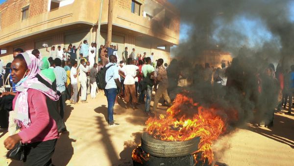 المهنيين السودانيين: نرفض أي تسوية تلتف على طموحات شعبنا