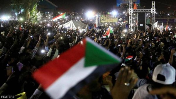 مظاهرات ليلية في الخرطوم للمطالبة بتسليم السلطة لحكومة مدنية