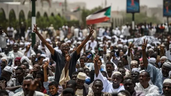 "المهنيين السودانيين" يرفض تجاوز المؤسسة العسكرية بعد فضيحة اللقاء مع نتنياهو