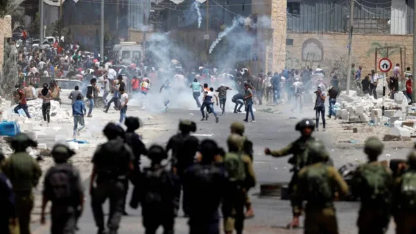 إصابة عشرات الفلسطينيين خلال مواجهات مع جيش الاحتلال 