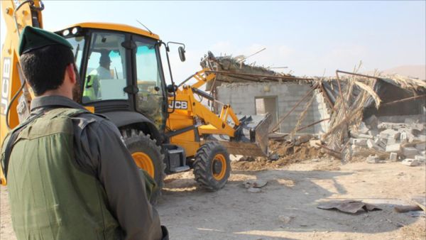 الاحتلال يهدم منازل ويعتدي على أصحابها في القدس المحتلة
