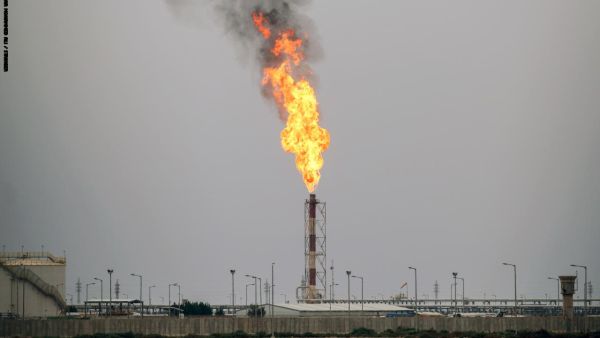 إصابة 3 عراقيين جراء قصف استهدف مجمعا نفطيا في البصرة