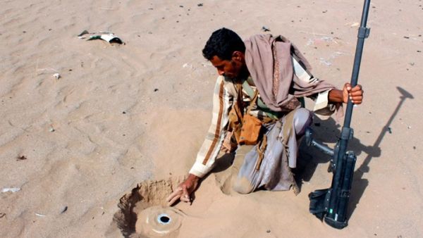 مقتل 6 خبراء ألغام يعملون لنزعها بمشروع سعودي باليمن