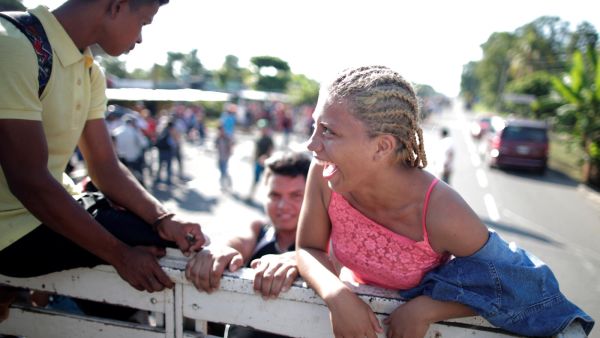 ترحيل الآلاف من مخيمات المهاجرين في المكسيك