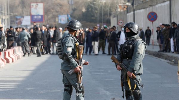 مقتل وإصابة العشرات وسط أفغانستان وطالبان تتبنى الهجوم