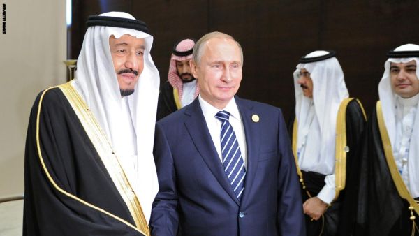بوتين يصافح العاهل السعودي في قمة العشرين بتركيا عام 2015