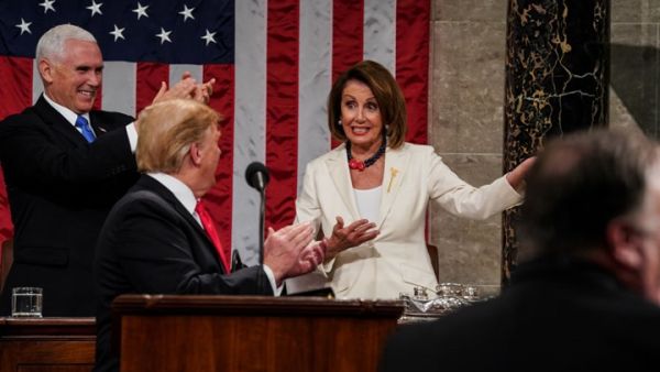 يركز التحقيق على المكالمة الهاتفية التي طلب فيها ترامب من رئيس أوكرانيا فتح تحقيق فساد مع جو بايدن