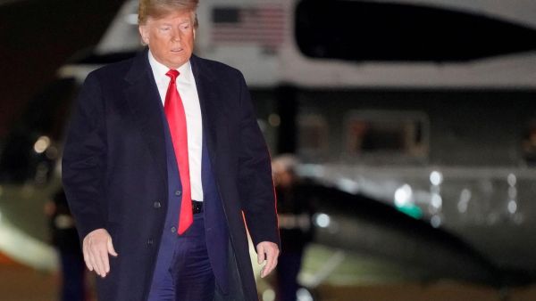  الرئيس دونالد ترامب 