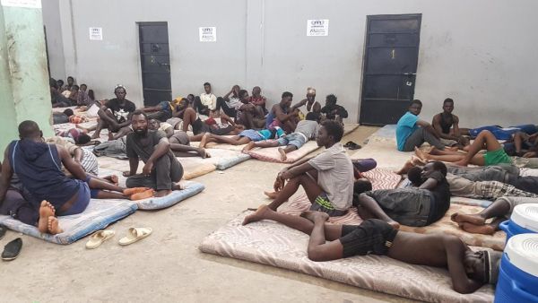 إيطاليا تقبض على 3 رجال للاشتباه في تعذيبهم مهاجرين بليبيا