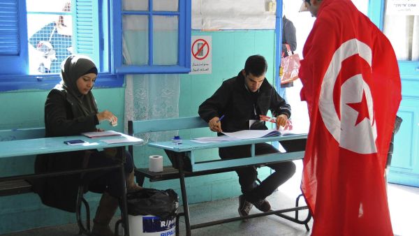 "زلزال انتخابي" مقبل وتونس تنتظر حسم النتائج