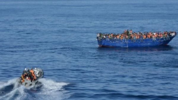 مهاجرين عالقون منذ 10 أيام قبالة السواحل التونسية