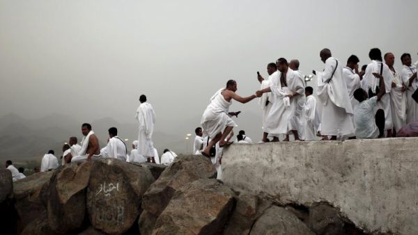 حجاج بيت الله الحرام يتأهبون للوقوف بعرفات
