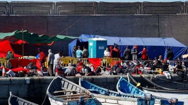 متظاهرون يطالبون بظروف معيشة أفضل للمهاجرين في جزر الكناري