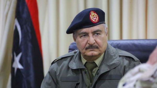 مستشار ترامب يتملص من حديث دعم الرئيس الأمريكي لحفتر