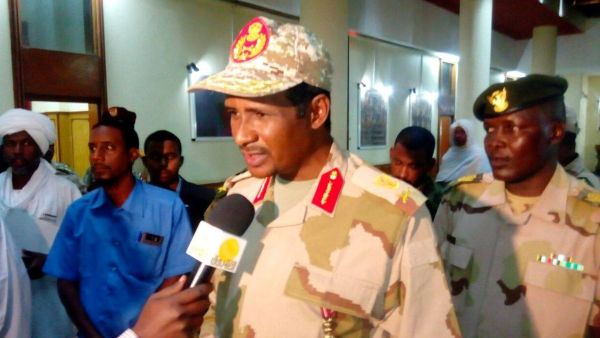 نائب رئيس المجلس العسكري الانتقالي الفريق أول محمد حمدان دقلو"حميدتي"