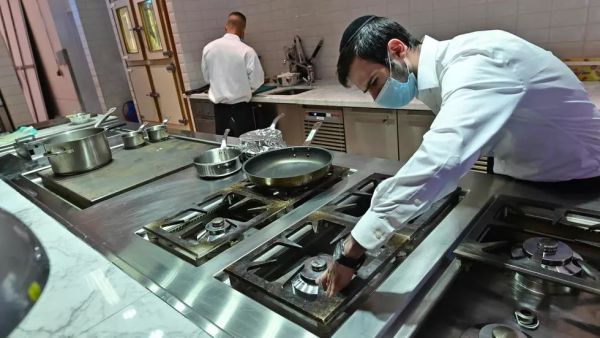 دبي تتحضر لافتتاح مطاعم متوافقة مع الشريعة اليهودية