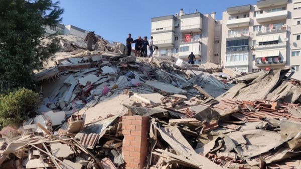 ارتفاع ضحايا زلزال إزمير إلى 51