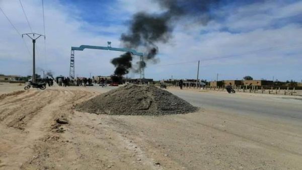 العرب في دير الزور يحتجون على حكم فصيل كردي مسلح