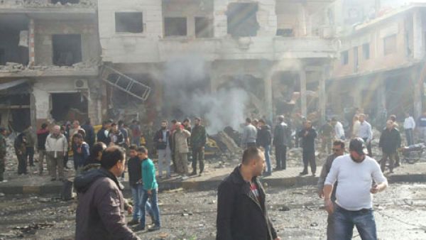 إصابة 20 شخصا بعد انفجارات عنيفة هزّت موقعا لقوات النظام في حمص السوريه