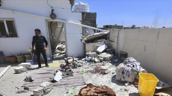 حفتر قصف منزلهم بطرابلس.. فقتل الأب والأم وأصاب ابنهما