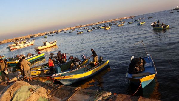 الاحتلال الإسرائيلي يعيد توسيع مساحة الصيد في بحر غزة لـ 15 ميلا