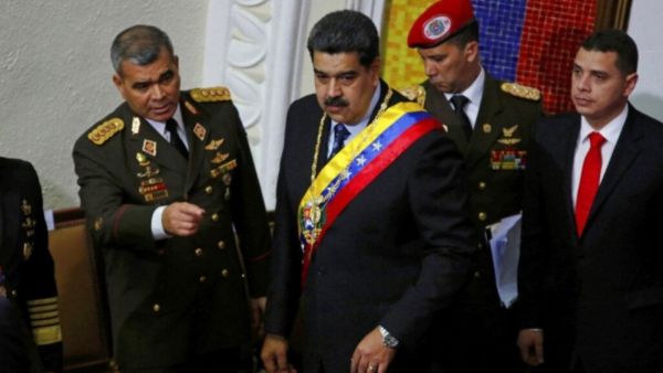 محاولة انقلاب فاشله ينجو منها الرئيس الفنزويلي