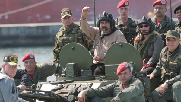 فنزويلا تجري تدريبات عسكرية مع سعي مادورو لإظهار القوة